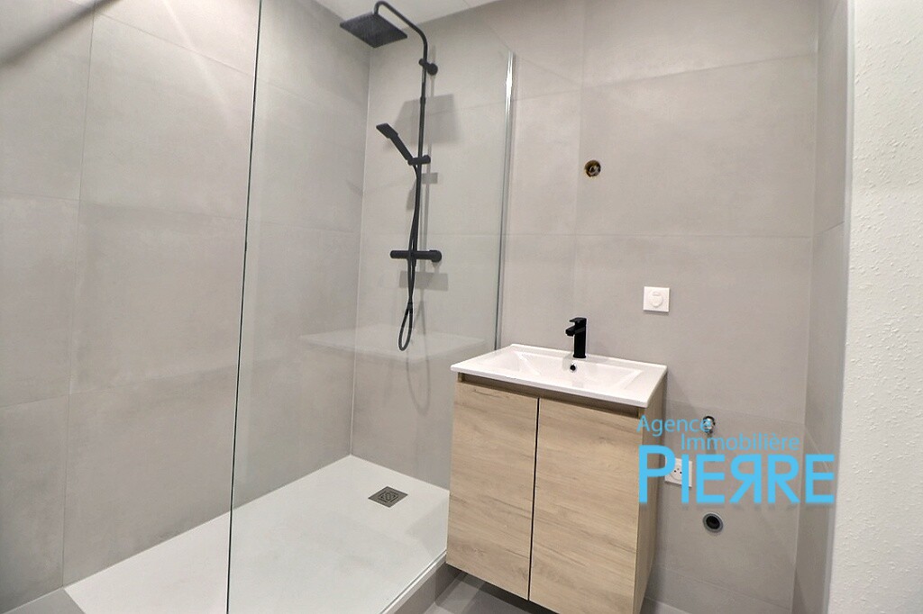 VENDU &#8211; GRAND F1 avec espace salon, chambre et salle d&#8217;eau proche centre ville de COLMAR Horbourg-Wihr 0