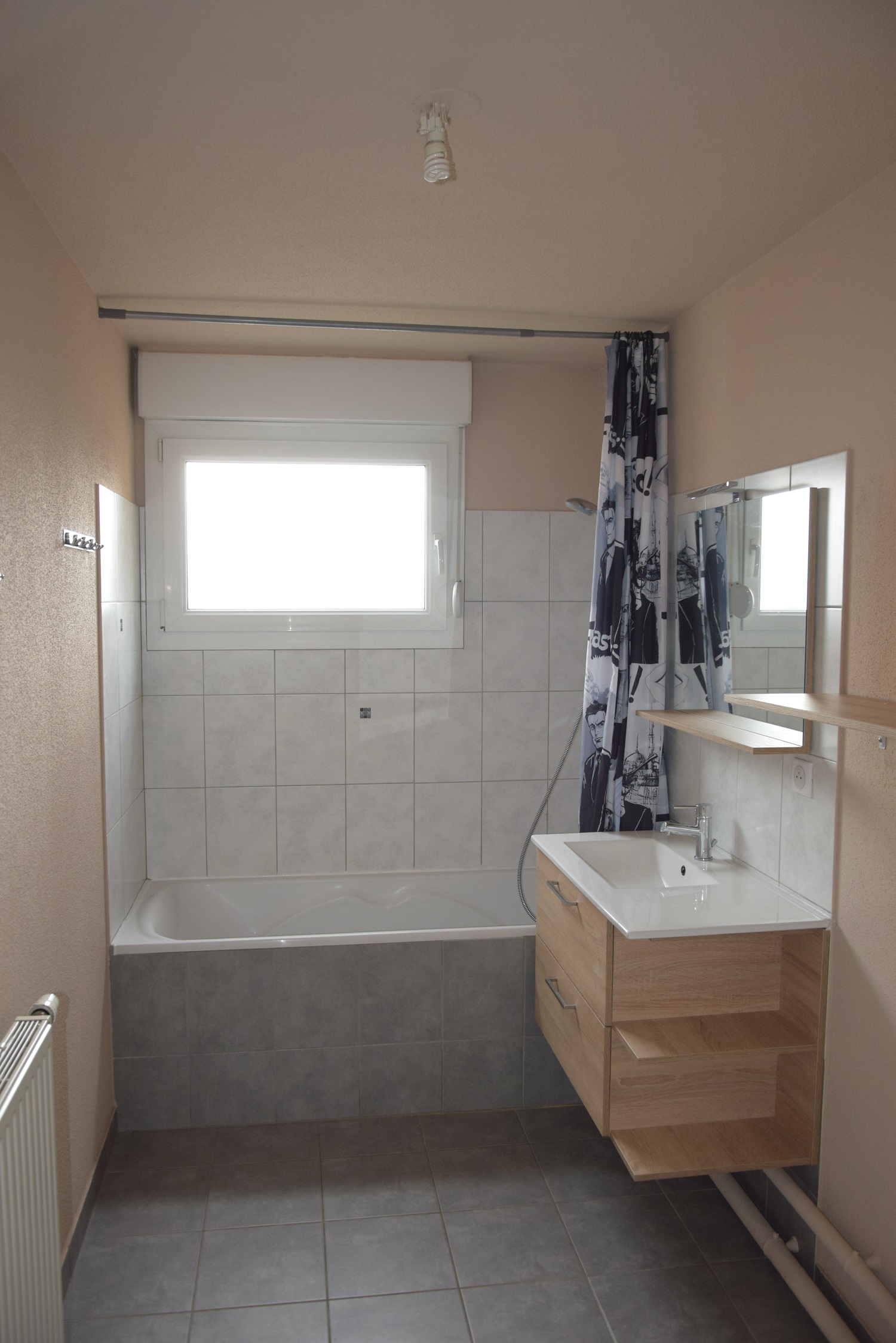 4 SALLE DE BAIN.R 100X100 | Agence immobilière Pierre à Colmar ROUFFACH, A l’attique en dernier étage avec ascenseur et balcon avec vue Marckolsheim 0